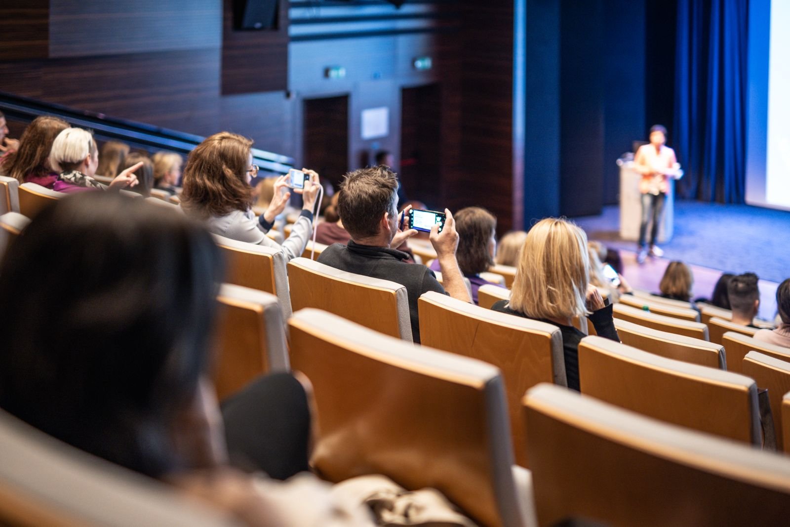 Le public pendant une conférence SETH Talk